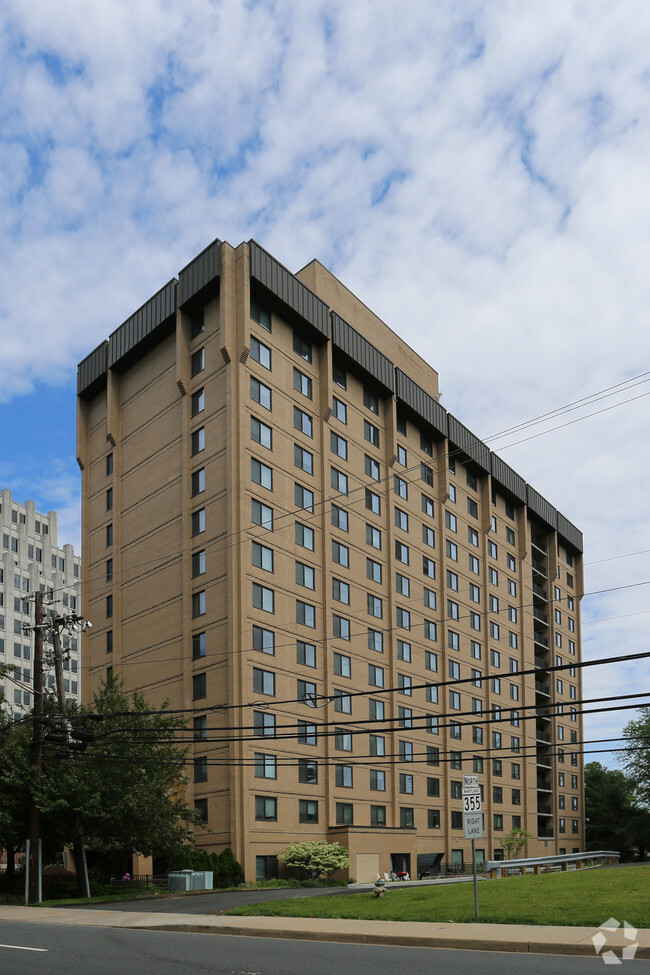 Waverly House - Bethesda, MD | Apartment Finder