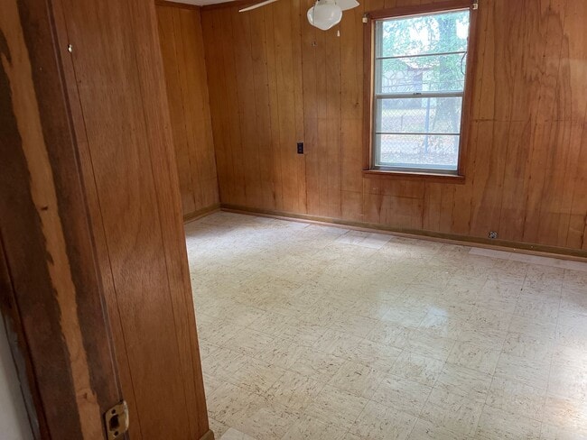 Building Photo - comfortable and convenient 2 bedroom 1 bathroom