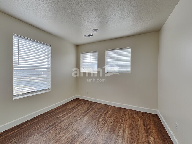 Building Photo - 1205 Wagon Way