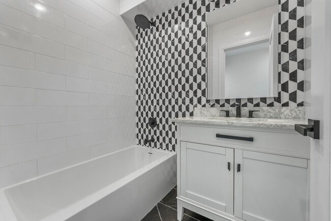 Building Photo - 327.5 7th St