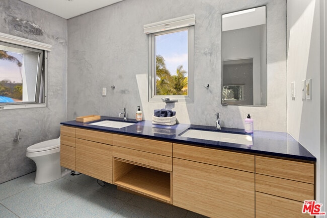 Building Photo - 710 Milwood Ave