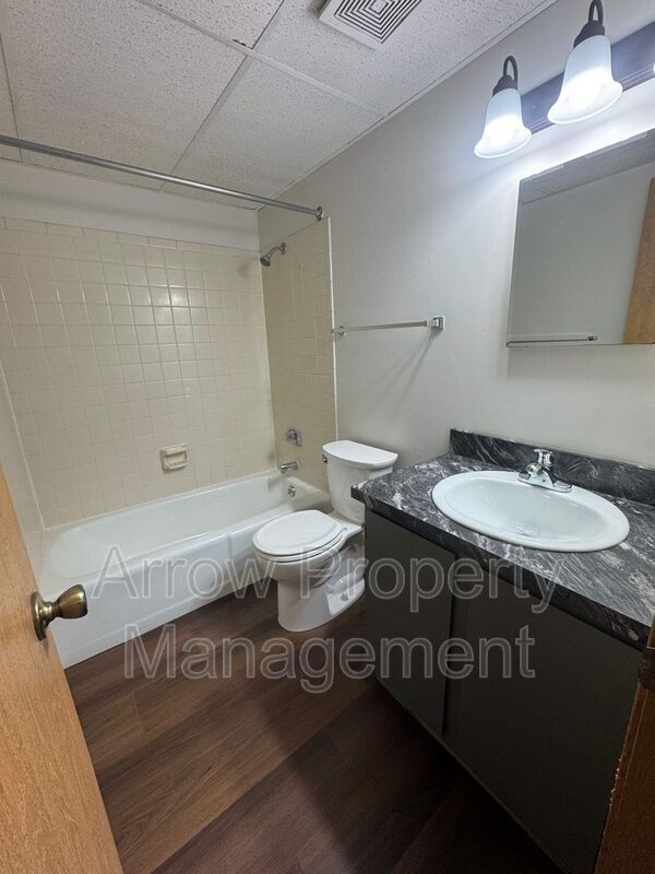 Building Photo - 924 Garfield St