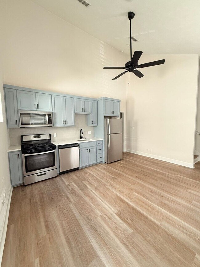 Building Photo - 1327 N Bronough St