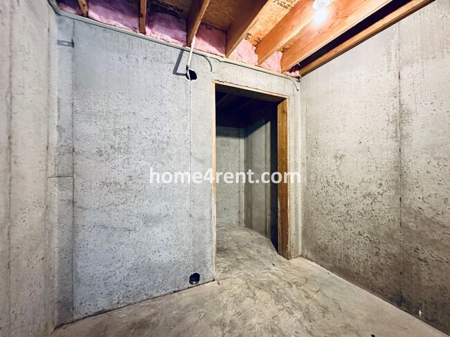 Building Photo - Stunning, Maintenance Free Townhome in Desoto w/ an Elegant Kitchen and Wood Floors Throughout!