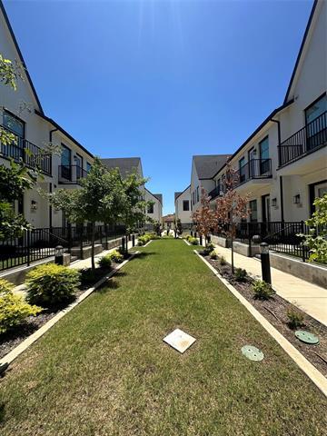 Building Photo - 128 Gdn Ct W