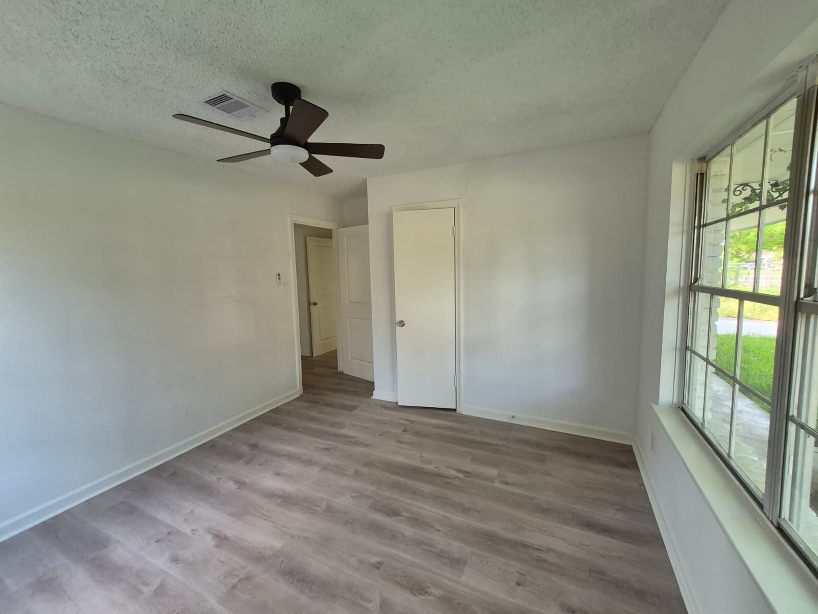 Building Photo - 10221 Bretton Dr