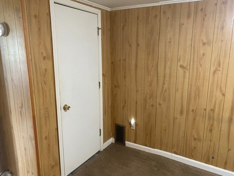 Building Photo - 415 Bond St