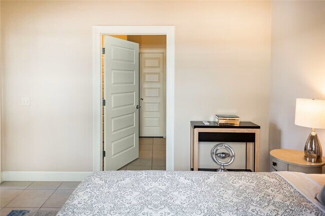 Building Photo - 212 SE A St