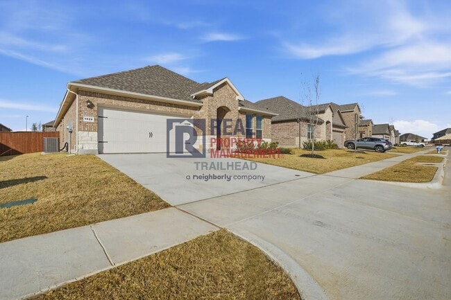 Building Photo - Spacious 5-Bedroom Home with Contemporary Living Spaces