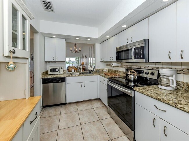 Building Photo - 26333 Nadir Rd