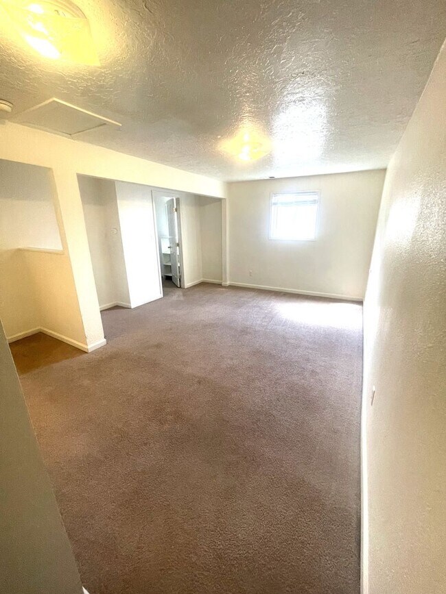 Building Photo - (2539 10th Ave Ct.)