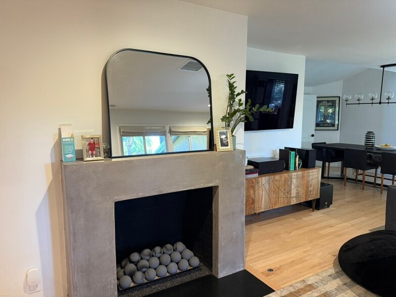 venetian plaster fireplace - 5208 Woodman Ave