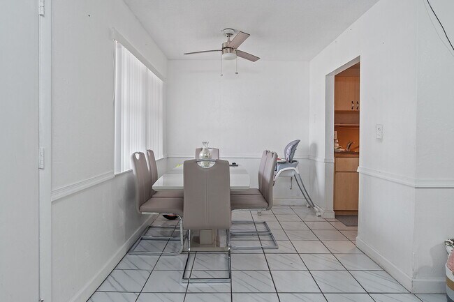 Building Photo - 6620 W 2nd Ct