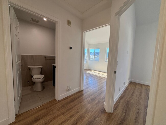 Building Photo - Remodeled 3 Bed 3 Bath Townhome for Rent in Glendale, CA