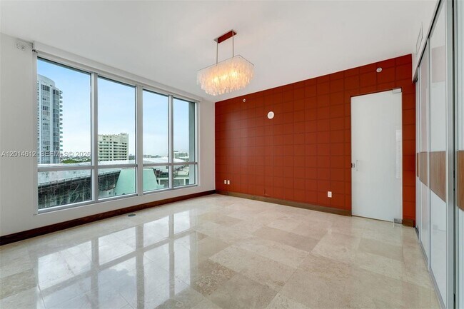 Building Photo - 5959 Collins Ave