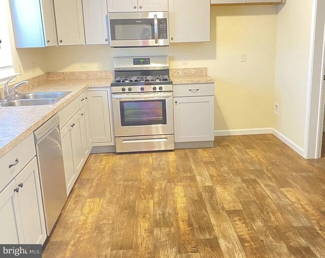 Building Photo - 20 Skip Ln