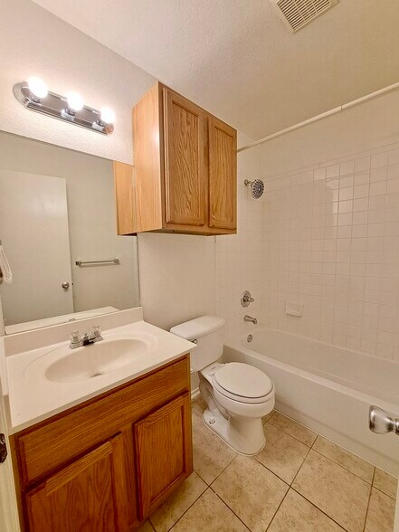 Building Photo - 5706 Greengate Dr