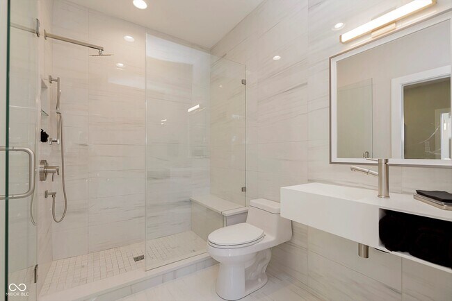 Building Photo - 429 W 86th St