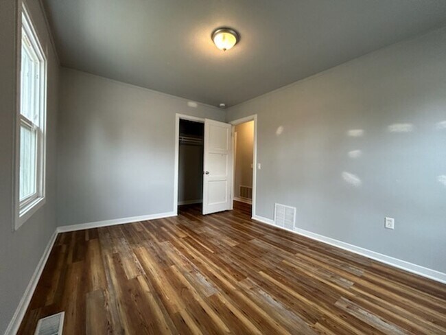 Building Photo - 224go