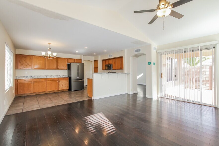 Building Photo - 1111 W Wagoner Rd