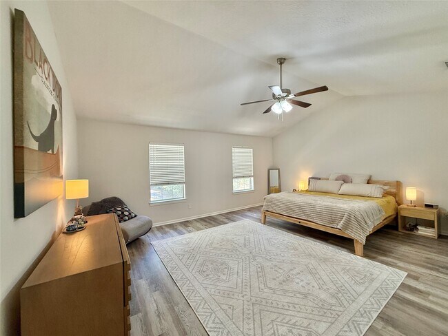 Building Photo - 2 Twin Feather Pl