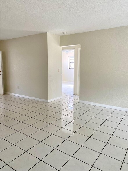 Building Photo - 3770 NE 16th Ave