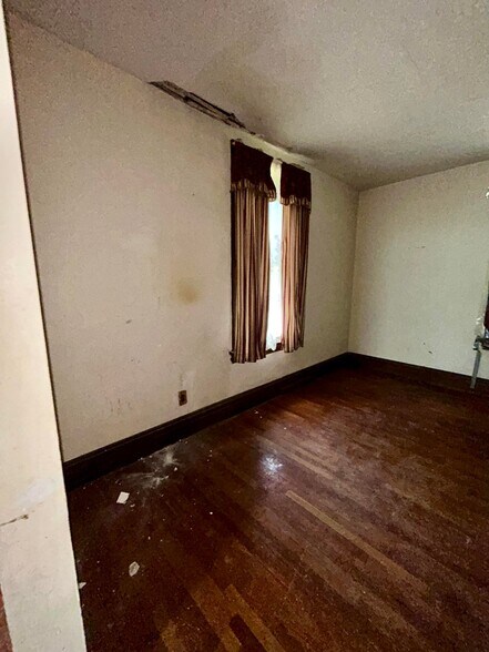 Building Photo - 8824 Huiskamp Ave