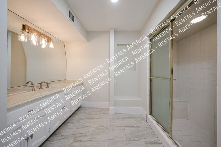 Building Photo - 5131 N 18th St