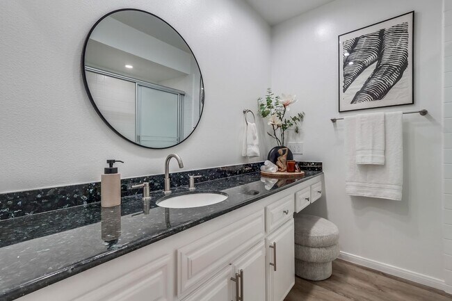 Building Photo - 1510 The Strand