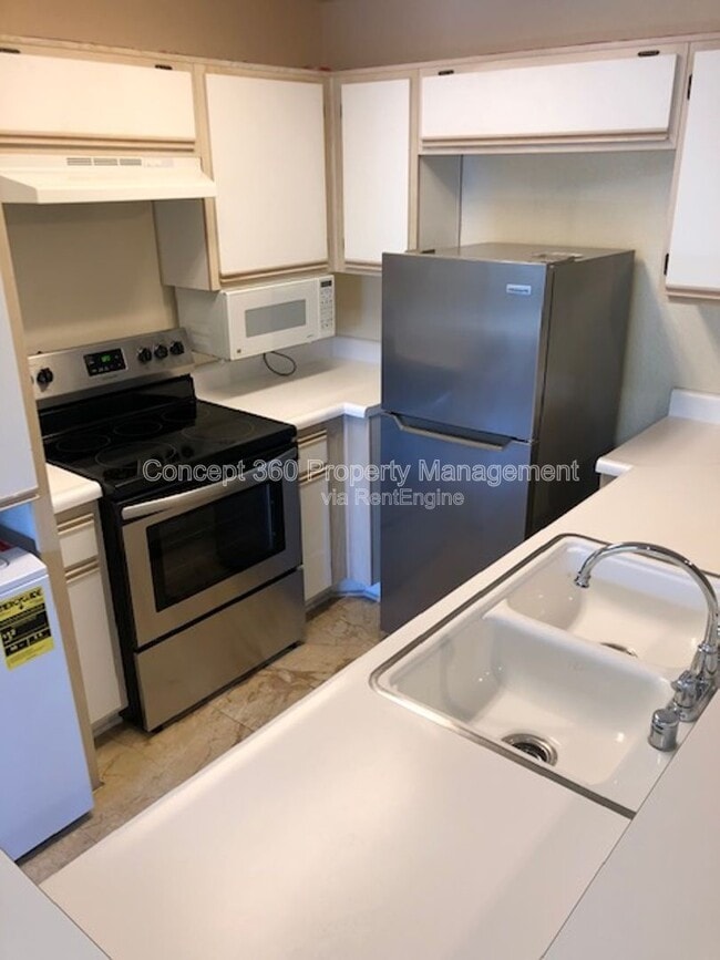 Building Photo - 15000 Downey Ave