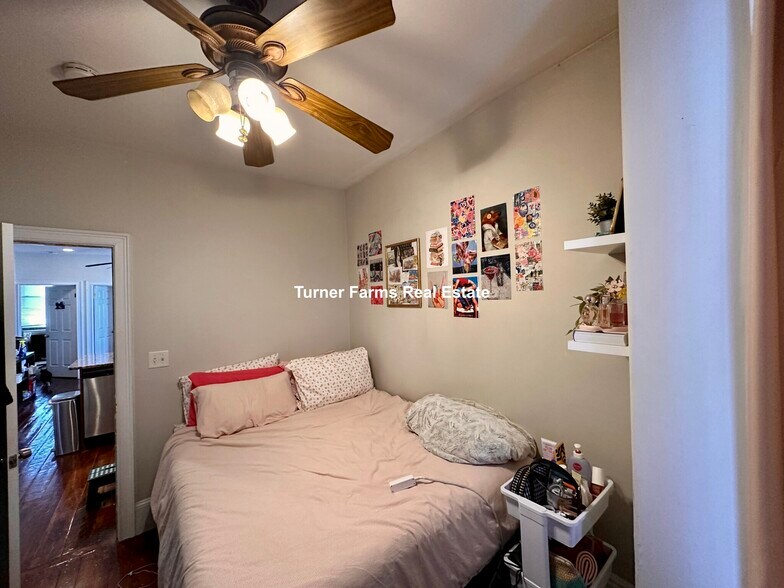 Building Photo - 717 Parker St