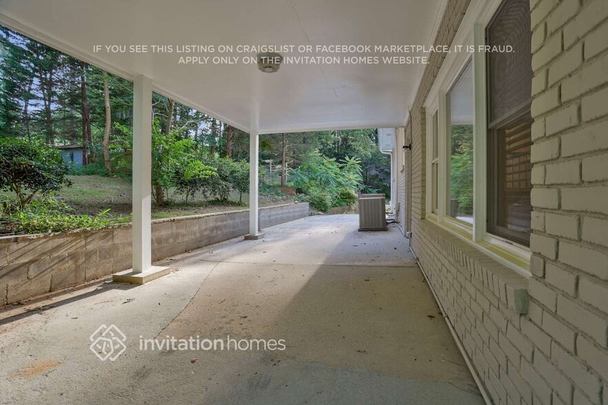 Building Photo - 695 Hickory Ridge Rd SW