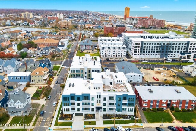 Building Photo - 215 2nd Ave