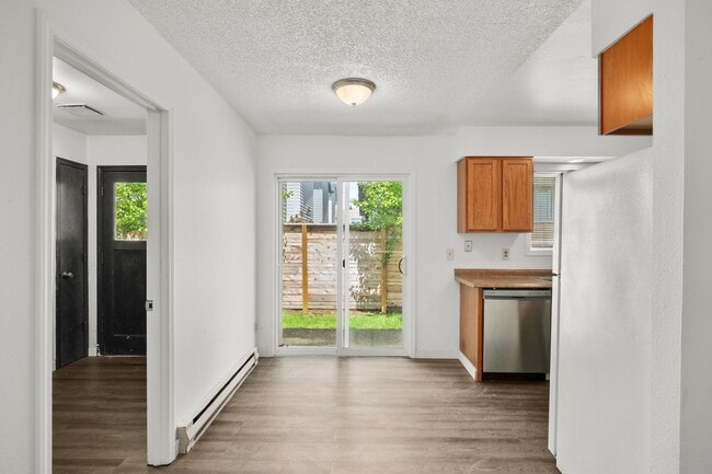 Building Photo - Updated 2 Bedroom, 1 Bathroom Duplex in the Heart of North Portland