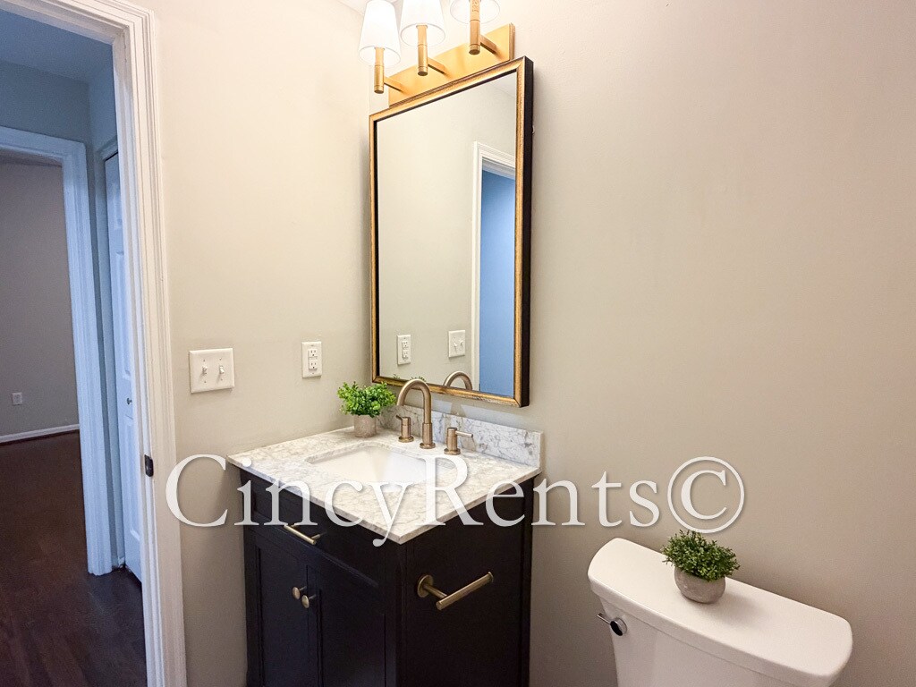 Building Photo - 422 Clark St