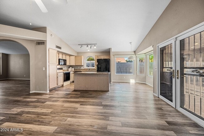 Building Photo - 473 W Smoke Tree Rd