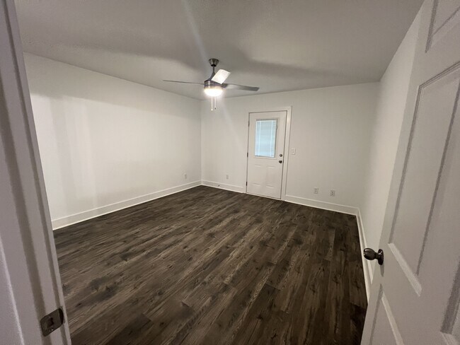 Building Photo - 535 S Forest Ave