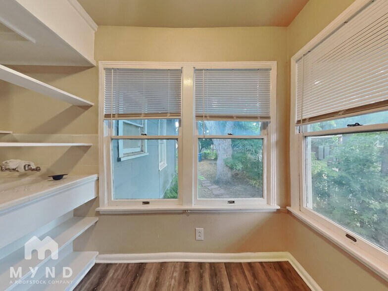 Building Photo - 206 Babcock Rd