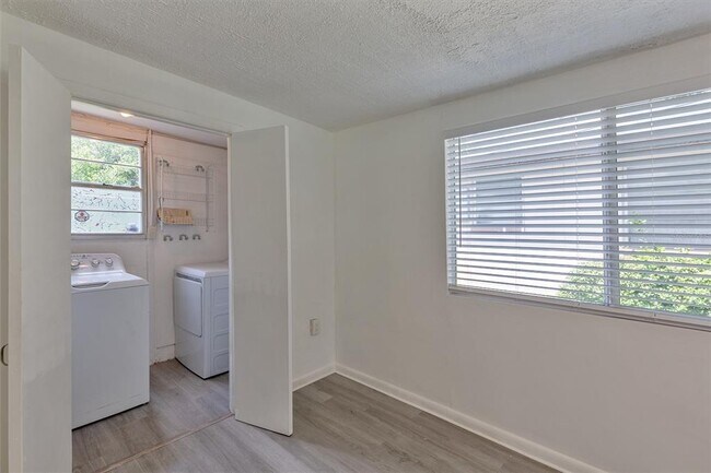 Building Photo - 2312 Belmar Dr