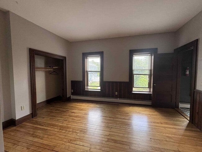 Building Photo - 2 Main St