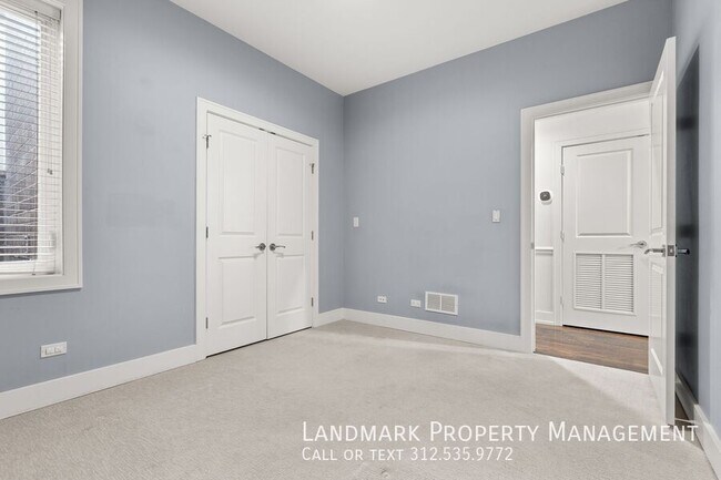 Building Photo - 2257 W Belmont Ave