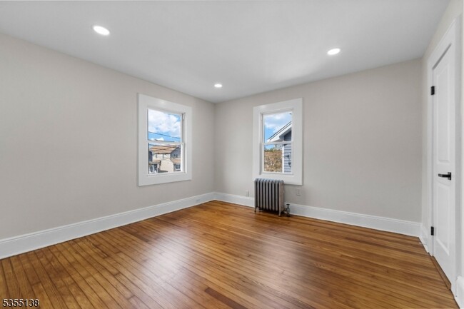 Building Photo - 147 Page Ave