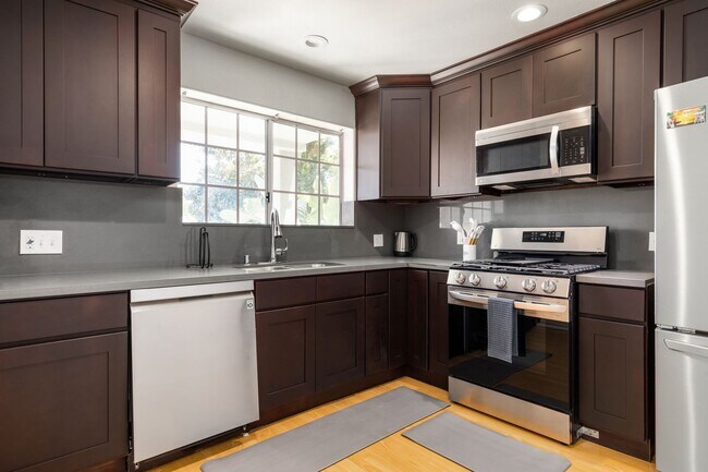 Building Photo - 10777 Ashton Ave