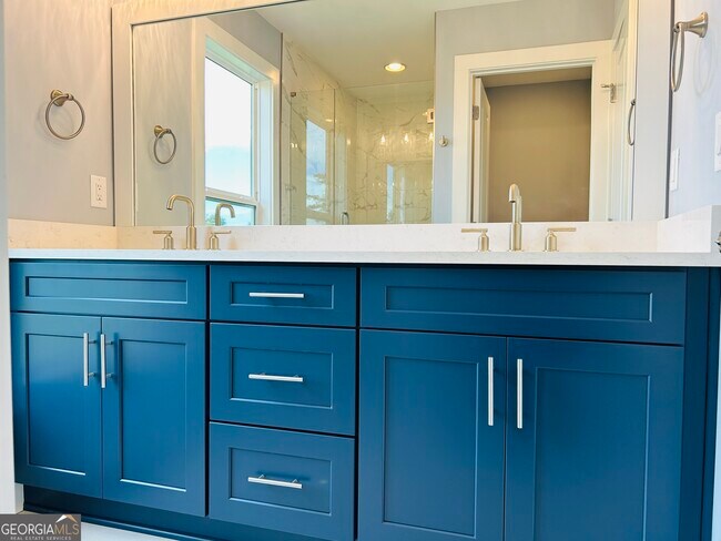 Building Photo - 425 Smokey Rd