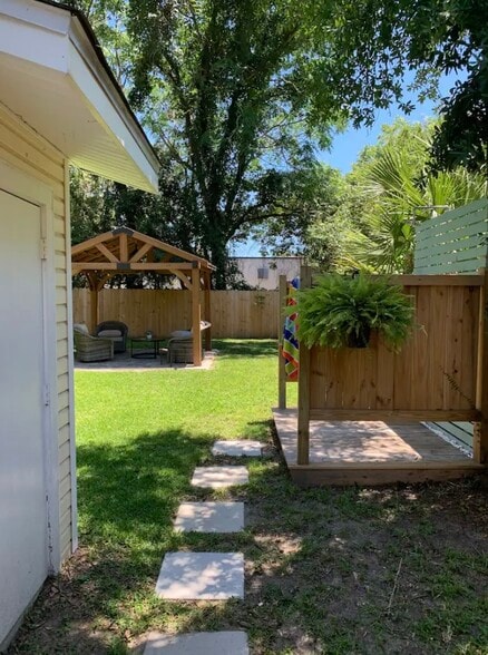 Building Photo - 311 E Strong St