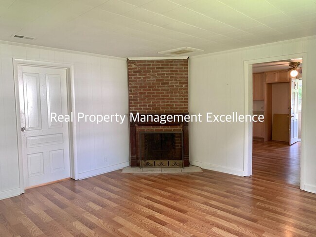 Building Photo - Historical Home, 2 Bed, In Downtown Wake Forest, Available Now!