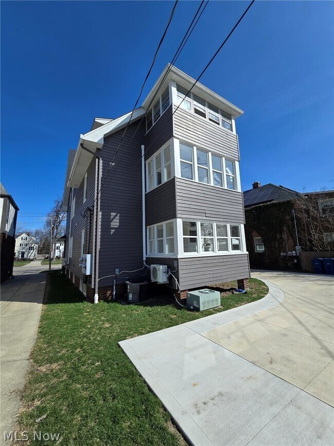 Building Photo - 13839 Clifton Blvd