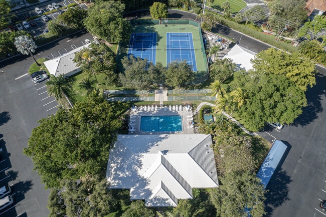 Building Photo - 6299 Bay Club Dr
