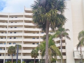 Building Photo - 6009 Sea Ranch Dr