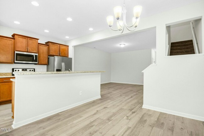 Building Photo - 94 E Grove Point Dr